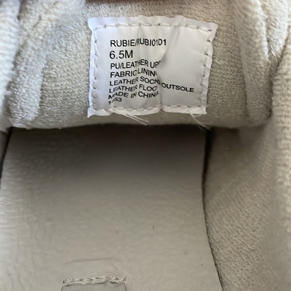 Steven my Steve Madden fashion sneakers. Snake skin detailing with hot pink star - Picture 3 of 5